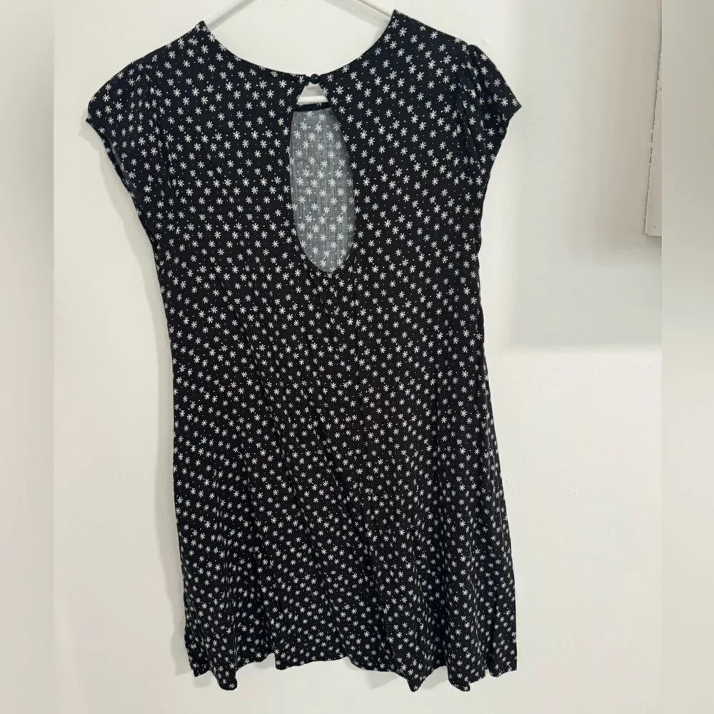 Urban outfitters black floral dress - Picture 2 of 3